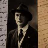 Il gioiese Ricciotto Canudo. Poeta, scrittore, critico cinematografico, fu amico di Picasso, D�Annunzio e Apollinaire e a Parigi venne soprannominato �le Barisien�. Pioniere del cinema, fu lui a coniare il termine �La settima arte� 